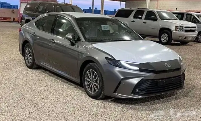 تويوتا كامري بنزين ستاندر 2025 1