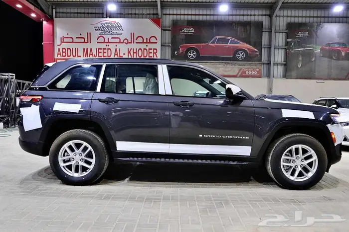 جيب جراند شروكي لاريدو 2025 اقل سعر لدى الخضر للسيارات 1