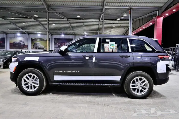 جيب جراند شروكي لاريدو 2025 اقل سعر لدى الخضر للسيارات 2