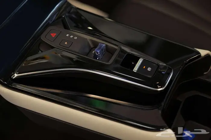 دونج فينج ميج E2 لكجري 2025   فن التصميم وقمة الراحة 9