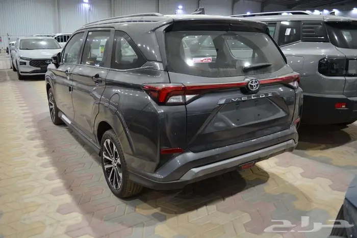 تويوتا فيلوز GLX فل موديل 2025 ابيض و رصاصي ورمادى 8