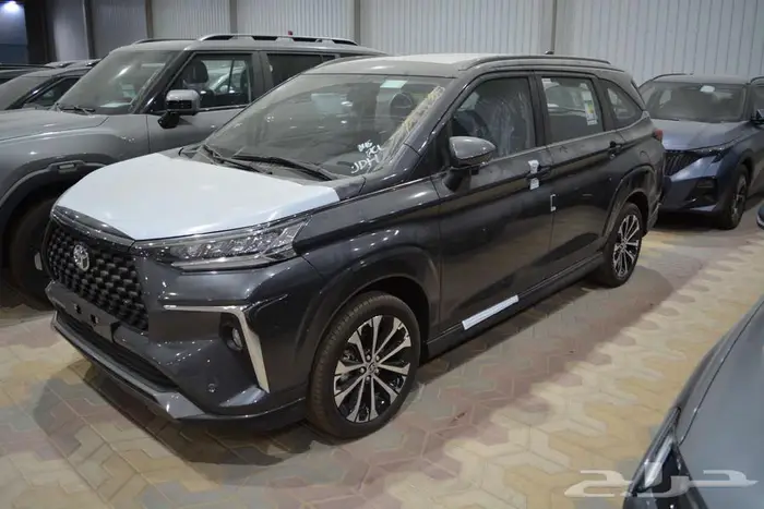 تويوتا فيلوز GLX فل موديل 2025 ابيض و رصاصي ورمادى 5