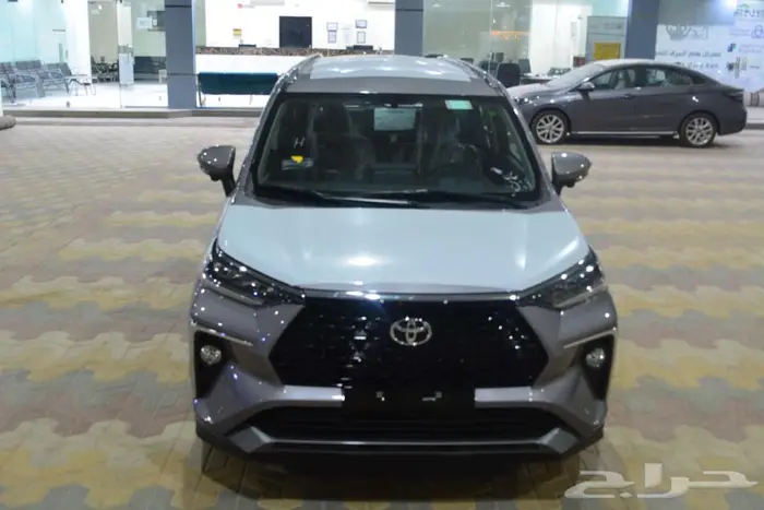 تويوتا فيلوز GLX فل موديل 2025 ابيض و رصاصي ورمادى 2