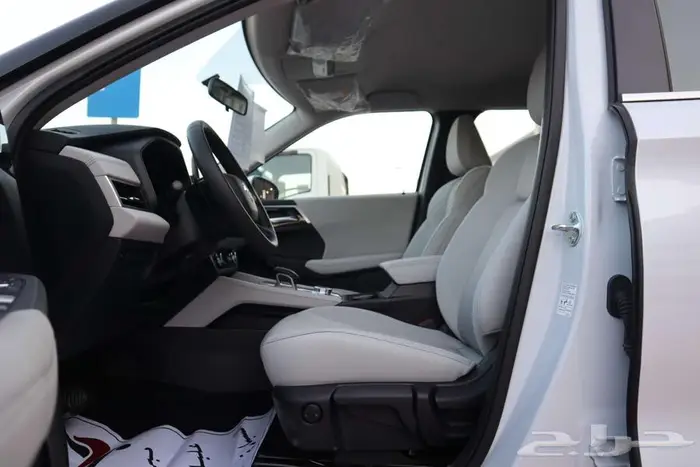 ميتسوبيشي اوتلاندر 2025 جميع الفئات والالوان 10