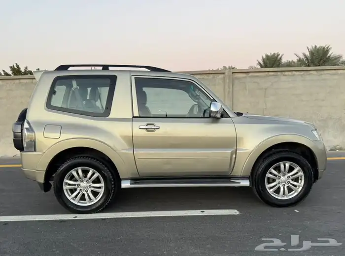باجيرو ربع موديل 2016 لون ذهبي 0