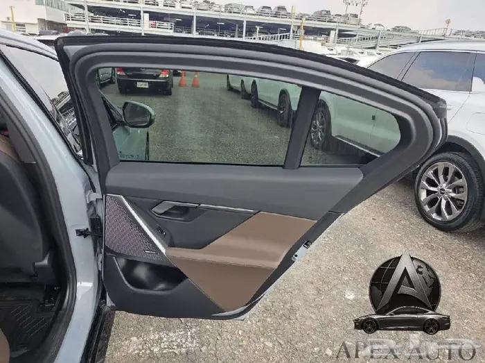 BMW 520i mkit Sport 2025 مملوكه ل للشركه 30