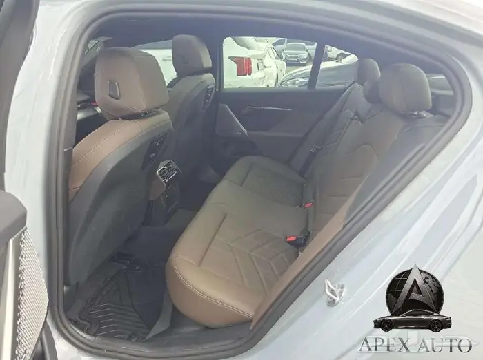 BMW 520i mkit Sport 2025 مملوكه ل للشركه 31