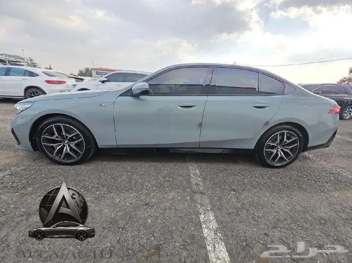 BMW 520i mkit Sport 2025 مملوكه ل للشركه 10