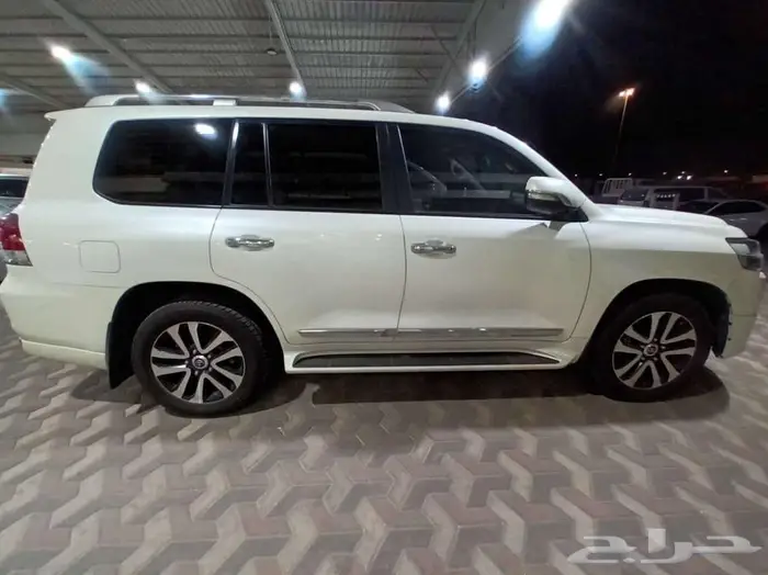 تويوتا لاندكروزر جي اكس ار V8 تورينج 2019 7