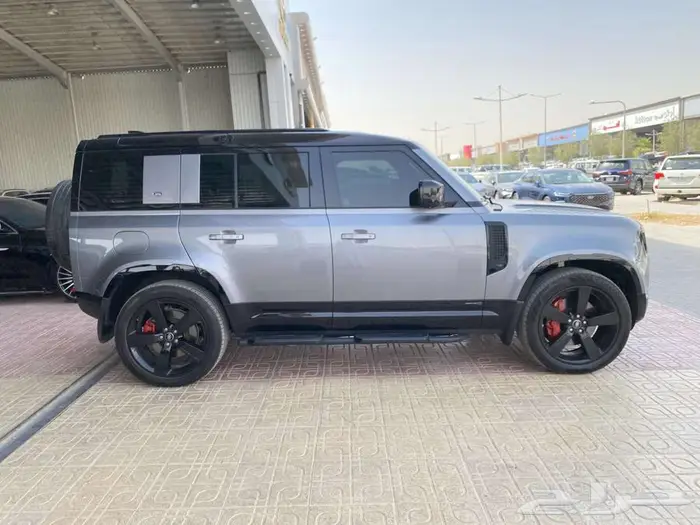 لاندروفر ديفندر 110 V6 موديل 2022 4