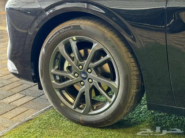 فورد تورس ترند 2026 - اسود ورمادي وابيض 10