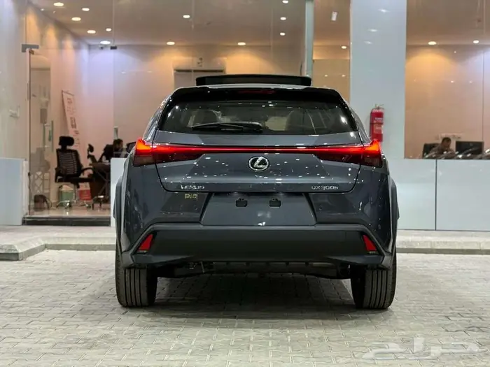لكزس UX 300 H فل كامل هايبرد 2025 - خليجي - عرض نهايه العام 4