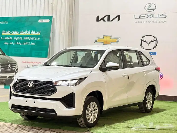 تويوتا انوفا بنزين موديل 2025 6