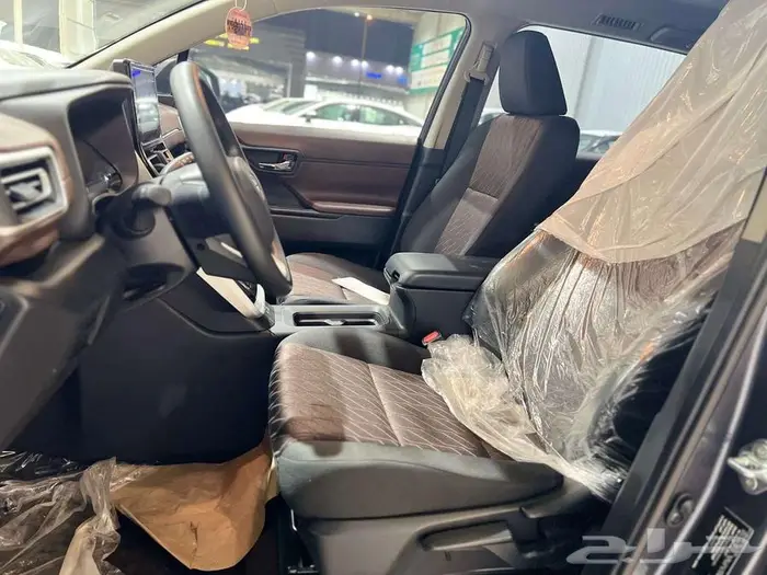 تويوتا انوفا بنزين موديل 2025 23