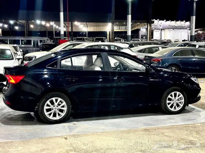 ام جي 5 ستاندر موديل 2025 3