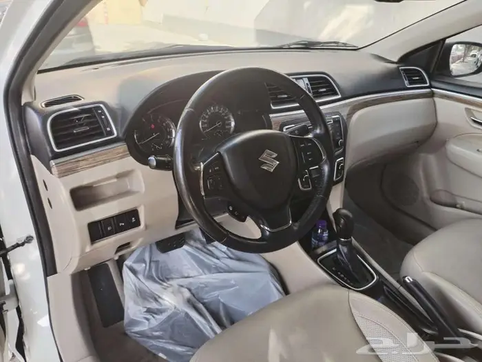 سوزوكي سياز 2023   سيدان فخمة للبيع 1