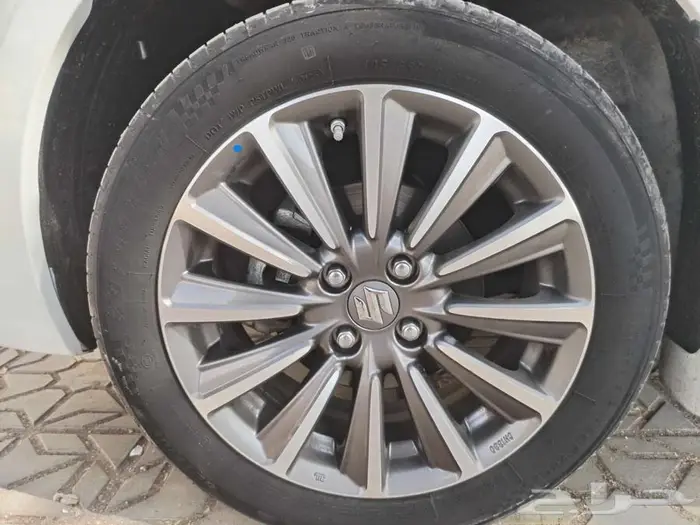 سوزوكي سياز 2023   سيدان فخمة للبيع 7