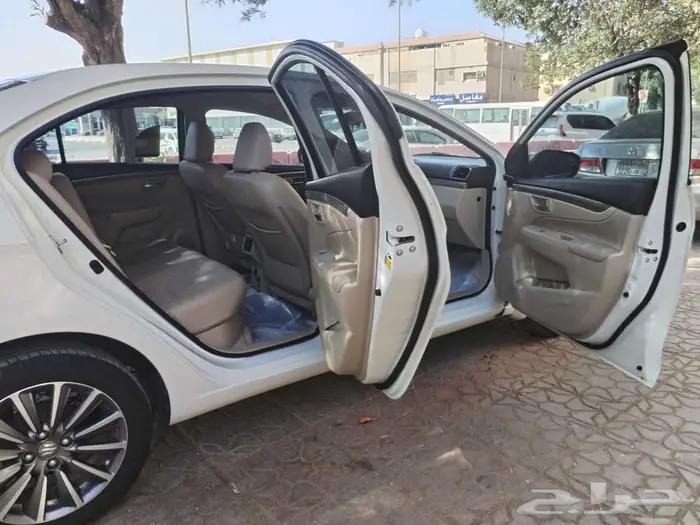 سوزوكي سياز 2023   سيدان فخمة للبيع 12