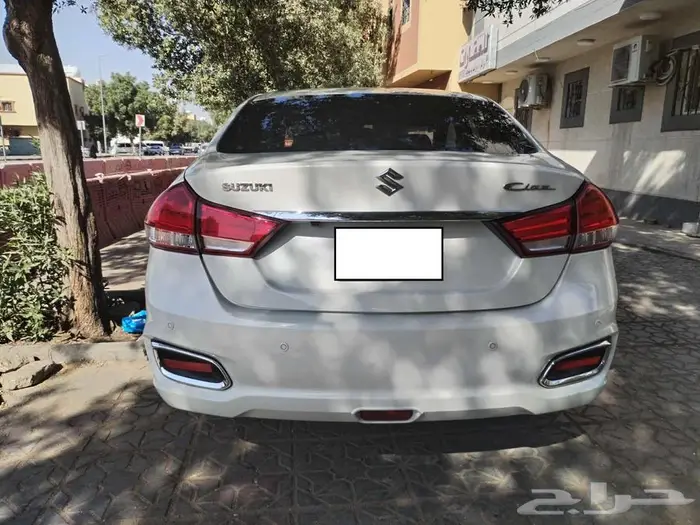 سوزوكي سياز 2023   سيدان فخمة للبيع 3