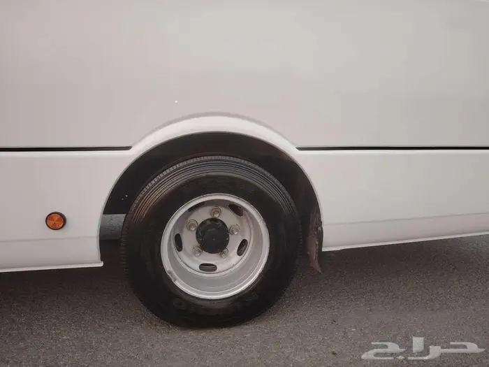 باص متسوبيشي مخزن 10