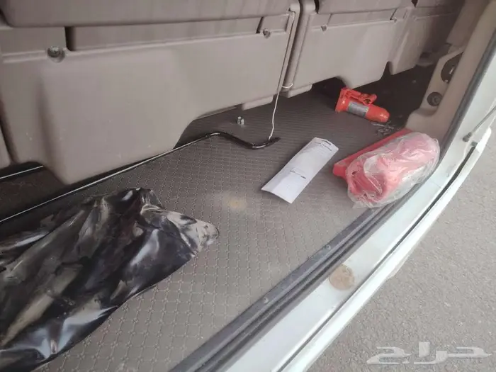 باص متسوبيشي مخزن 20