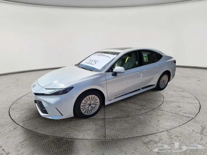 تويوتا كامري LE بنزين فتحة بصمة 2025 16