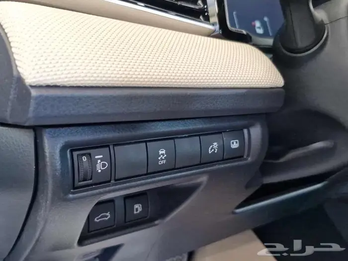 تويوتا كامري LE بنزين فتحة بصمة 2025 6