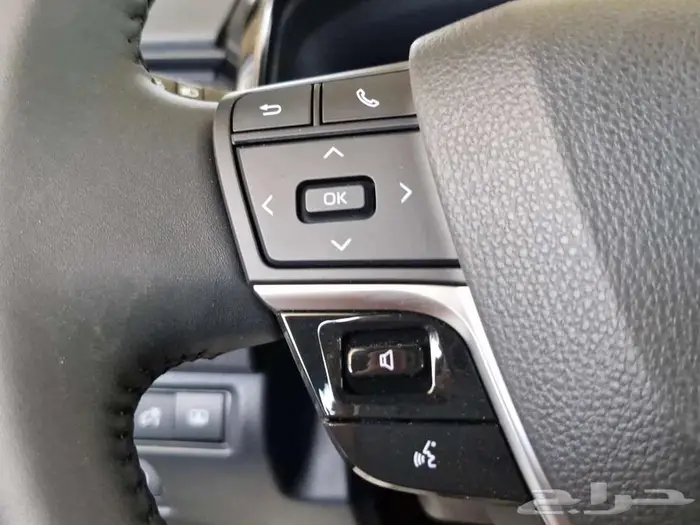 تويوتا كامري LE بنزين فتحة بصمة 2025 9