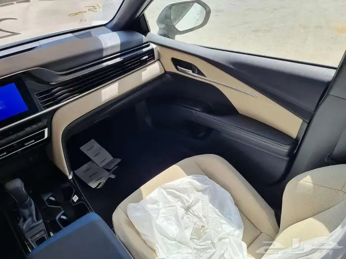 تويوتا كامري LE بنزين فتحة بصمة 2025 14