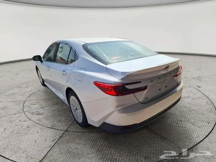 تويوتا كامري LE بنزين فتحة بصمة 2025 17