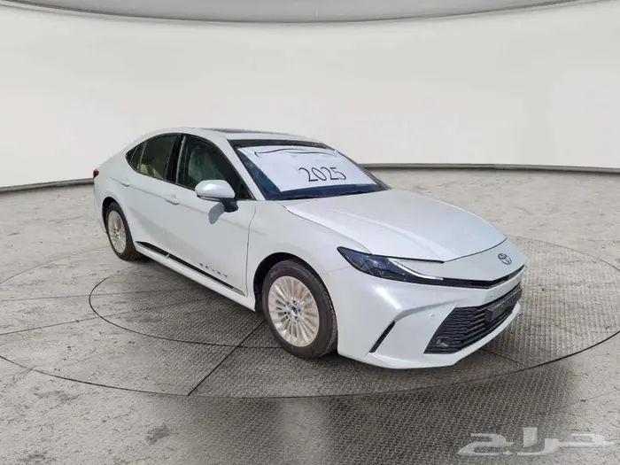 تويوتا كامري LE بنزين فتحة بصمة 2025 15