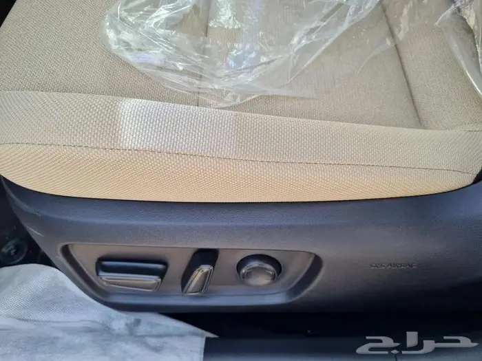 تويوتا كامري LE بنزين فتحة بصمة 2025 11