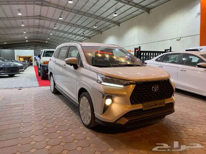 تويوتا فيلوز GLX 2025 أصفار شاشه كاميرا عبداللطيف جميل.. 3