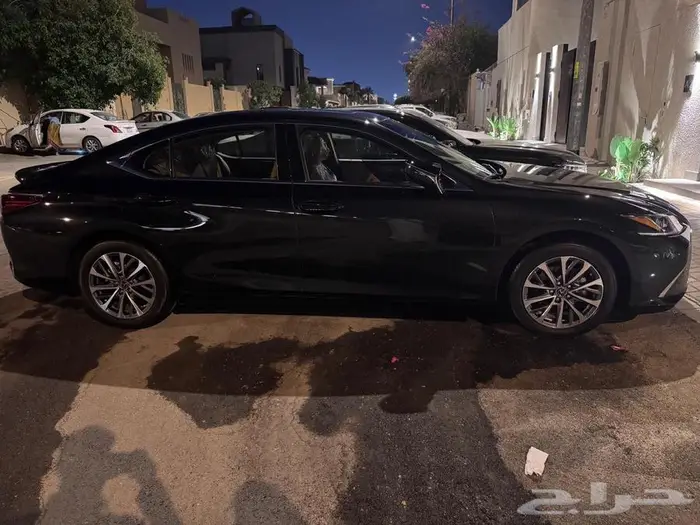 لكزس ES300h 2025 2