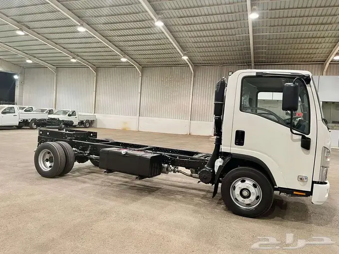 ايسوزو دانه 6 طن مكيف شاسيه طويل 6.10 سم موديل 2025 5