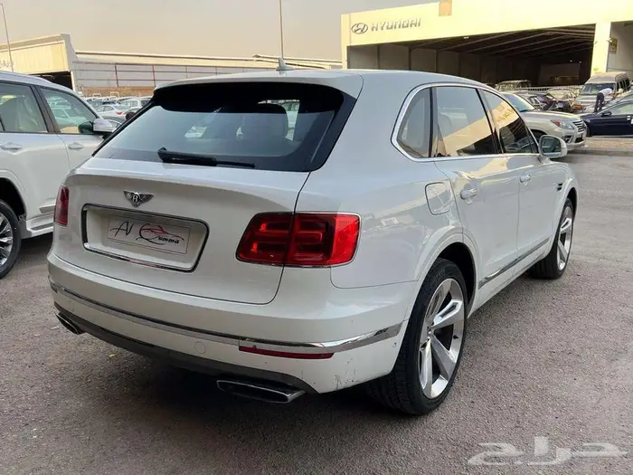 بنتلي بنتياقا موديل 2017 مستعمل بدى وكالة 3