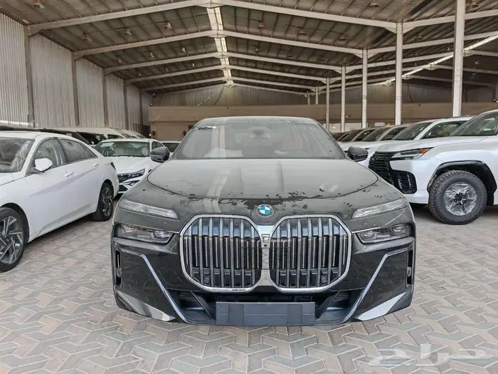 بي ام دبليو 735i موديل 2026 اسود خليجي 0