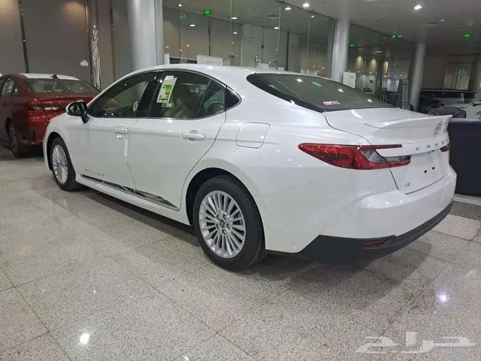 تويوتا كامري LE بنزين 2025 (متوفر الوان) 6