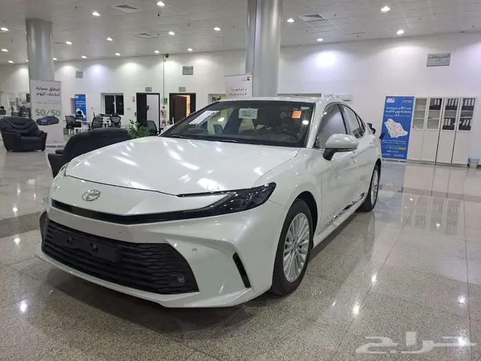 تويوتا كامري LE بنزين 2025 (متوفر الوان) 8