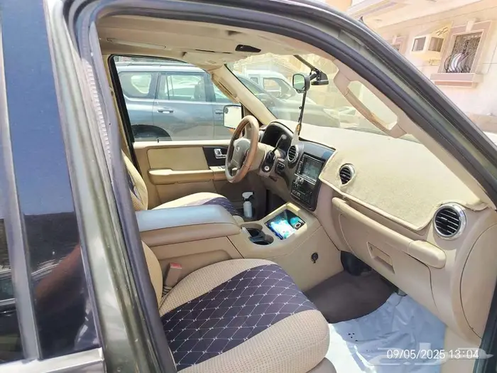 سيارة فورد اكسبيديشن عائلية للبيع ب 13000 فقط حاله ممتازة 2