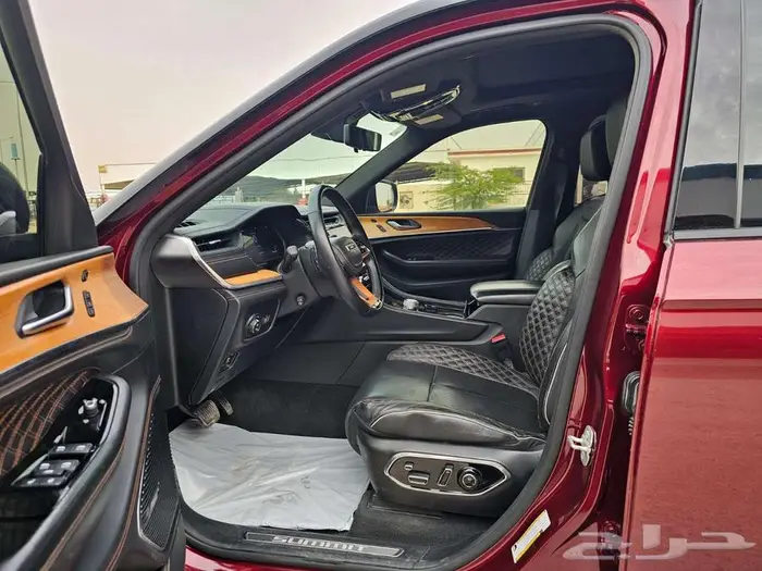 جيب جراند شيروكي ساميت 2021 اعلى فئة 6