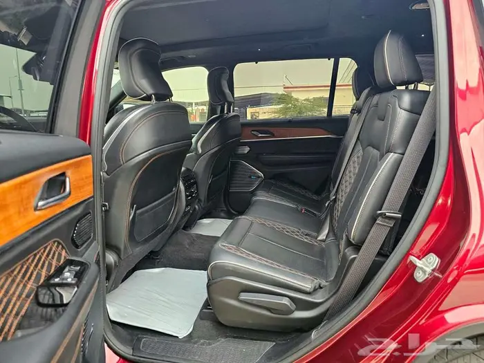 جيب جراند شيروكي ساميت 2021 اعلى فئة 8