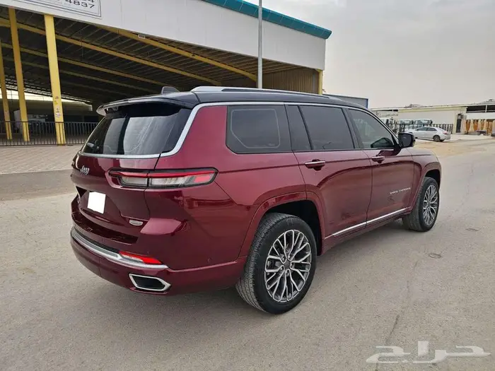 جيب جراند شيروكي ساميت 2021 اعلى فئة 3