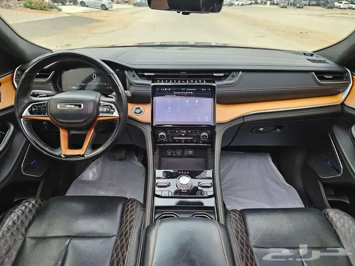 جيب جراند شيروكي ساميت 2021 اعلى فئة 15