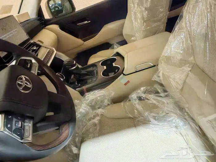 لاندكروزر جي اكس ار4 - 3.5 ستة سلندر بنزين (ذهبي غامق  2025) 3