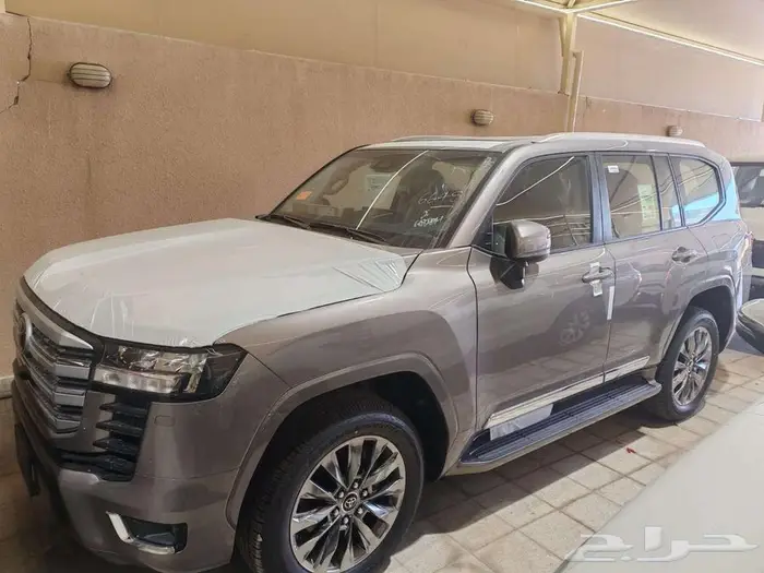 لاندكروزر جي اكس ار4 - 3.5 ستة سلندر بنزين (ذهبي غامق  2025) 4