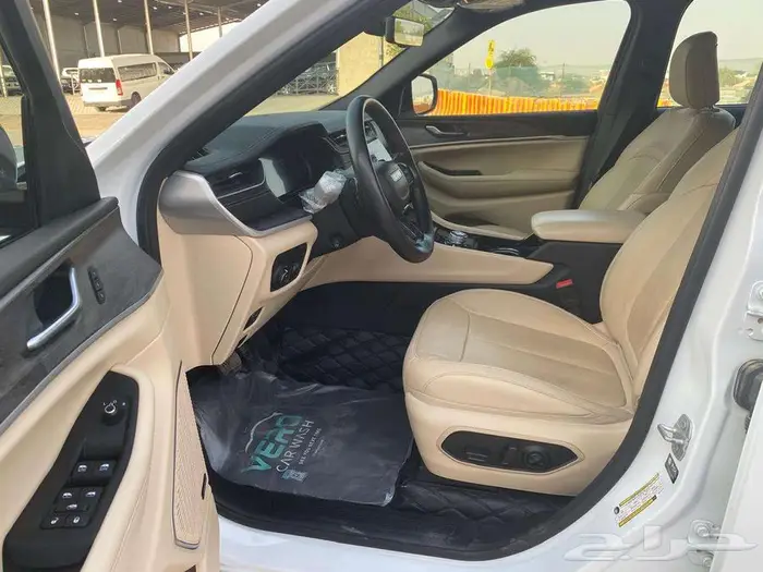 جيب جراند شيروكي 2023 ليمتد 8