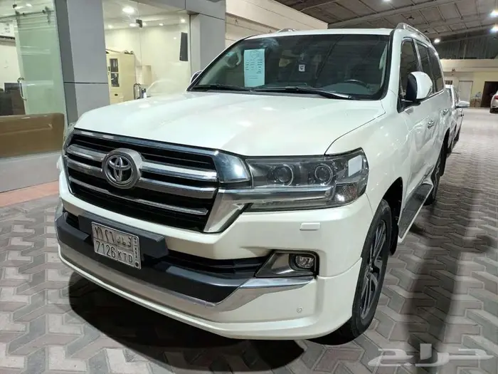 تويوتا لاندكروزر جي اكس ار V8 تورينج 2019 1