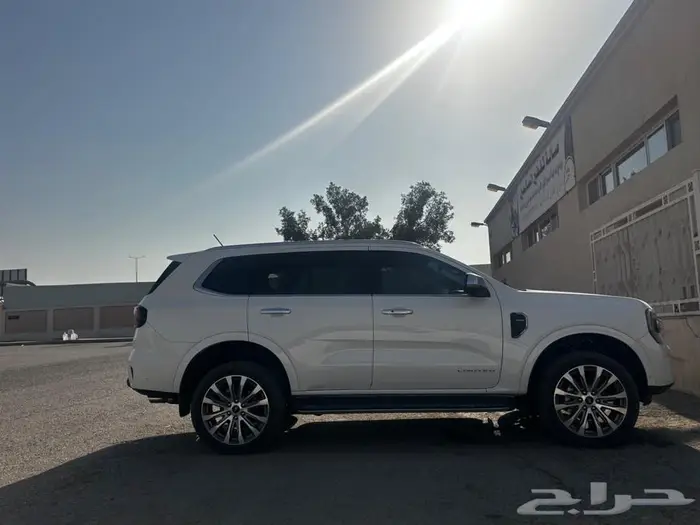 ايفرست 2024 ابيض للبيع 0