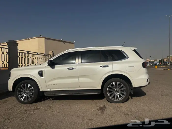 ايفرست 2024 ابيض للبيع 1